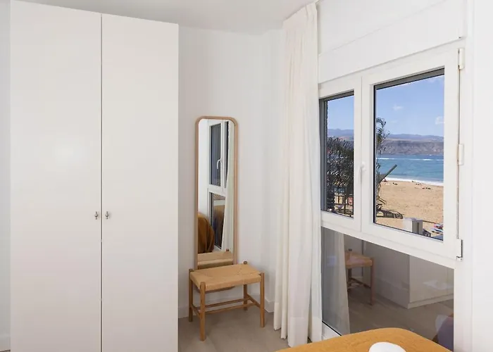 Frente A La Playa De Canteras S1