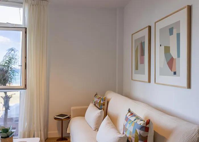 Frente A La Playa De Canteras S1 *